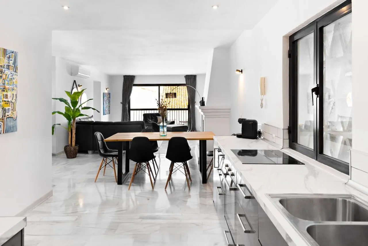 3 Bedroom Apartment In The Heart Of Puerto Banus Marbella